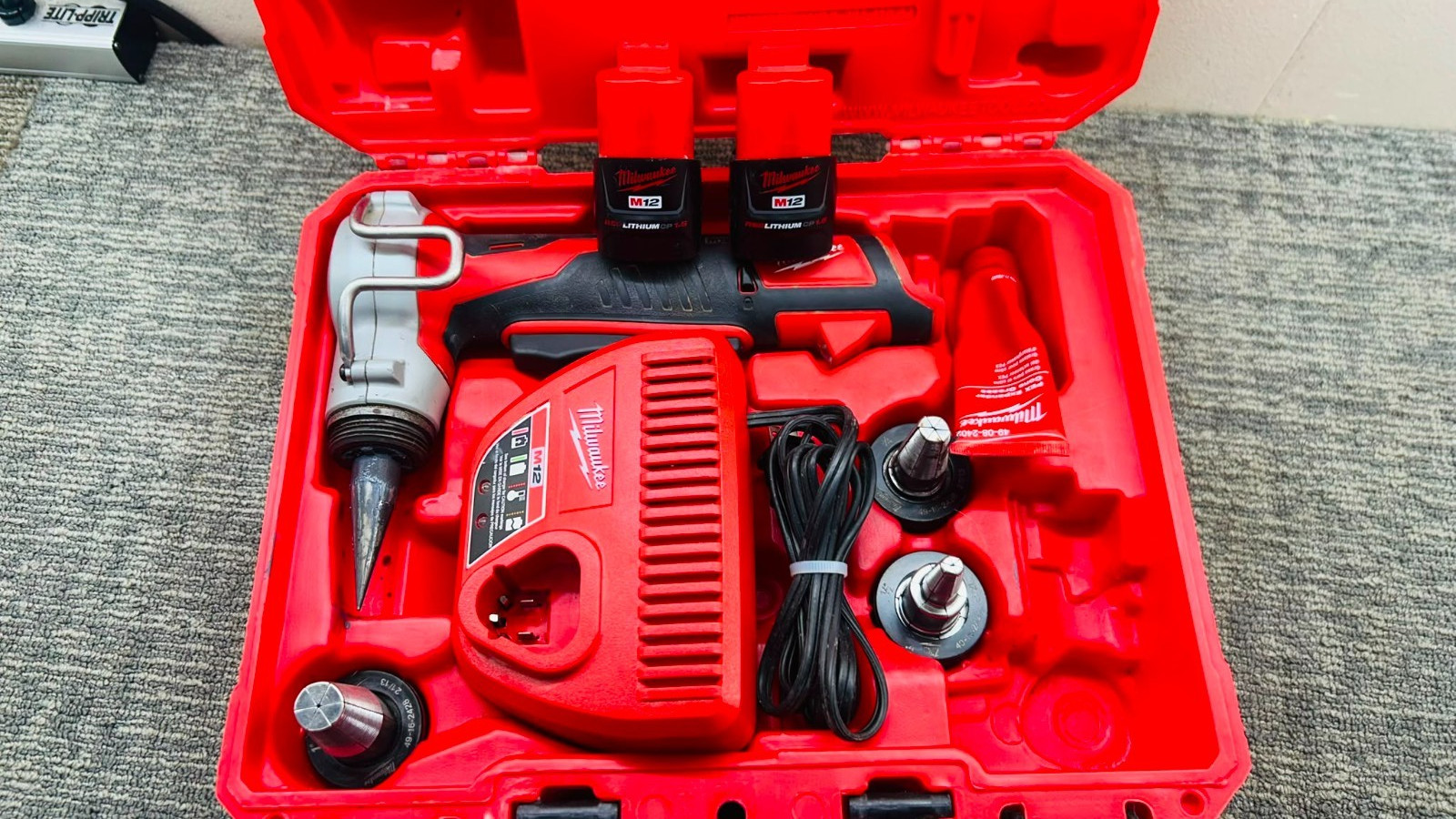 Milwaukee M12 2474-20 ProPEX PEX Expander Kit w/ Batteries Case 372433
