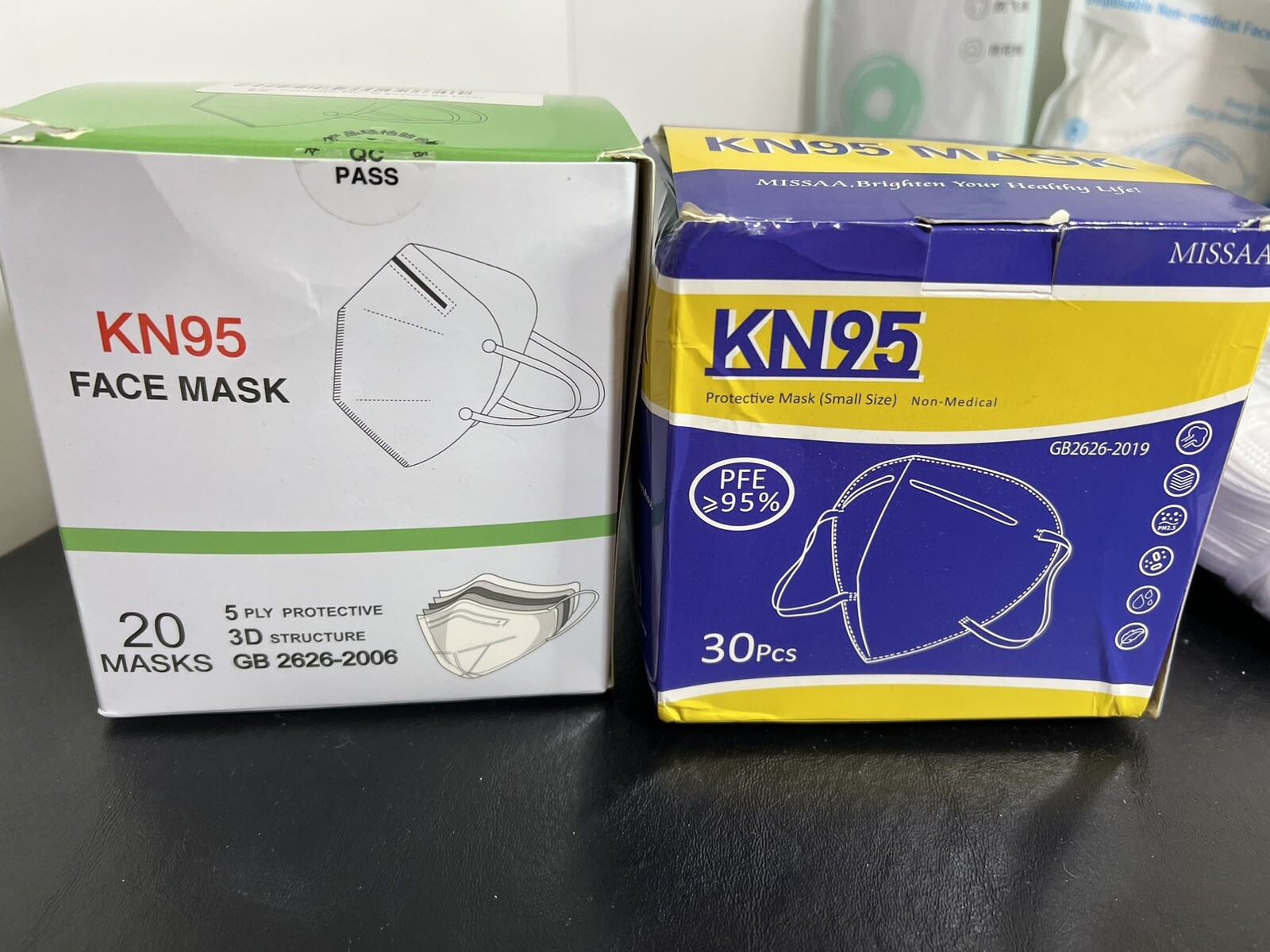 425 Pack KN95 Protective Face Mask Disposable Respirator + Disposable Gaskets