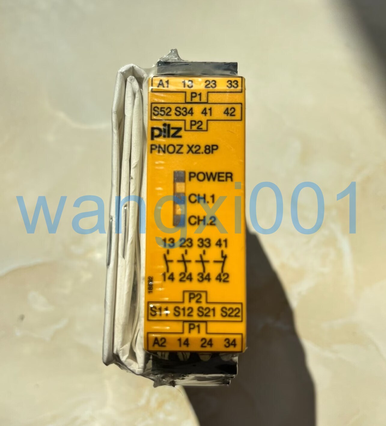 1PCS NEW PILZ Safety relay PNOZ X2.8P 777301