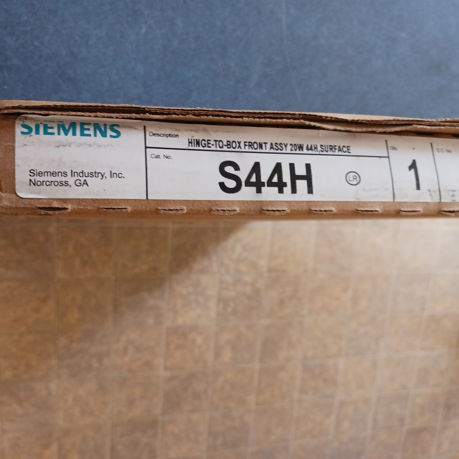 Siemens S44B 20 x 44 Inch NEMA 1 Surface Mount Panelboard Cover With Door