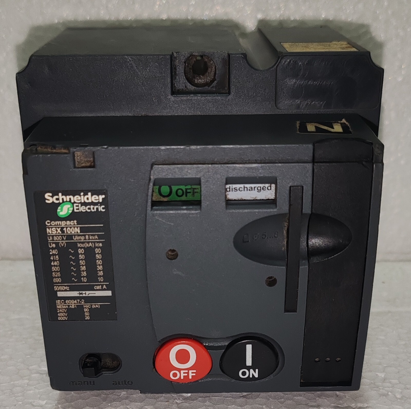 Schneider compact NSX 220/240V