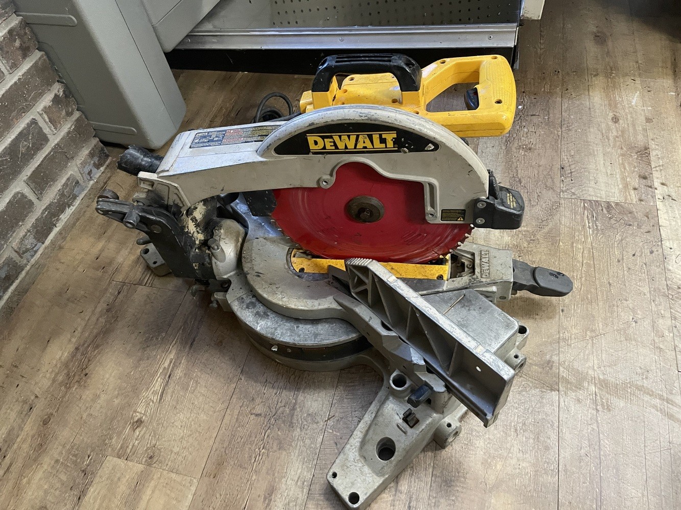 Dewalt Mitre Saw dw715 – PPSKN (323847)