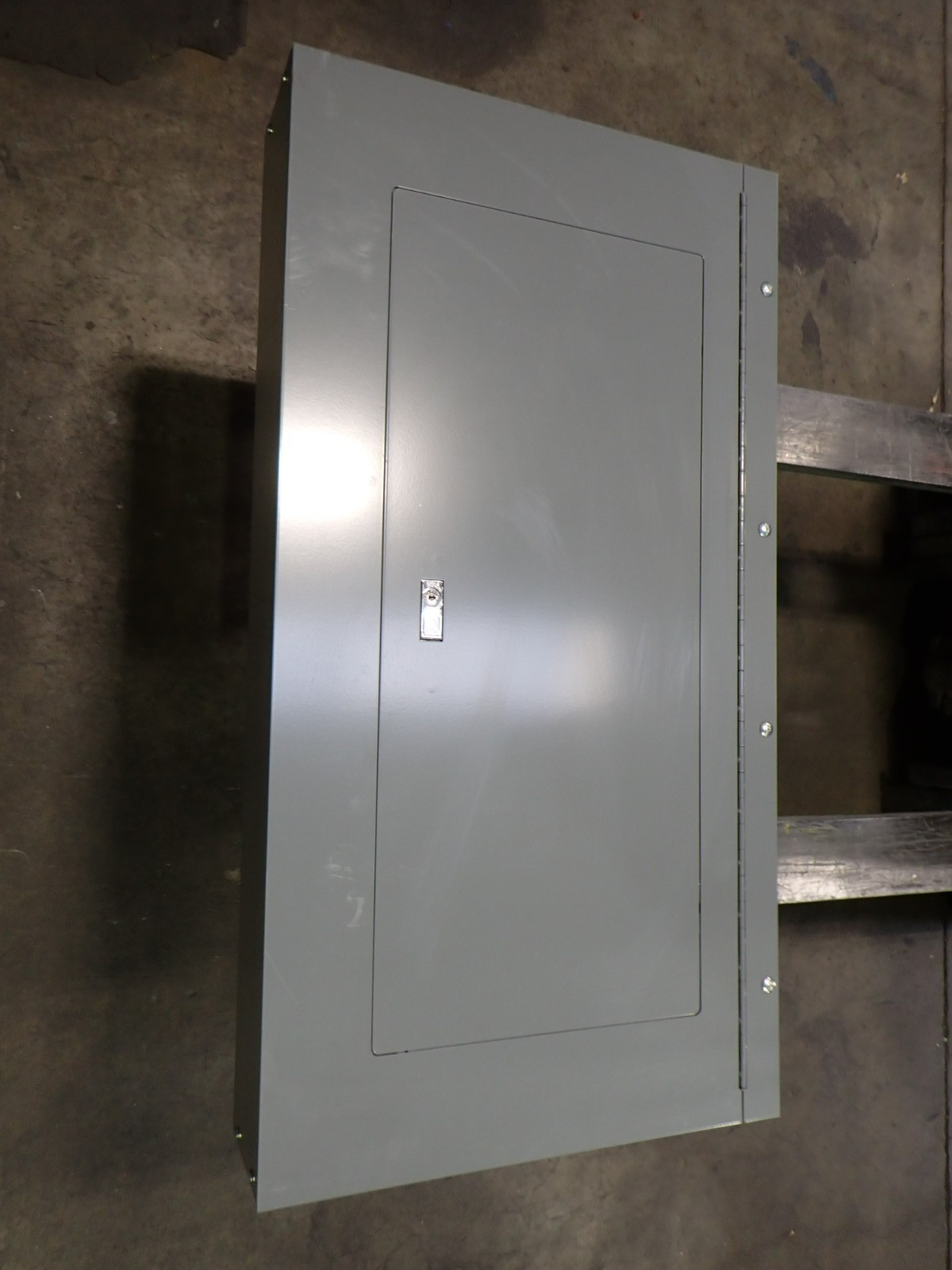 New Surplus SQUARE D NQ 100 amp MLO 208v 3 Phase Panel 42 Circuit NC38SHR P1826