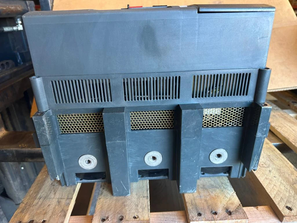 GE SSF16B208 Power Break II Circuit Breaker 1600A Frame 800A Trip 600V Fixed