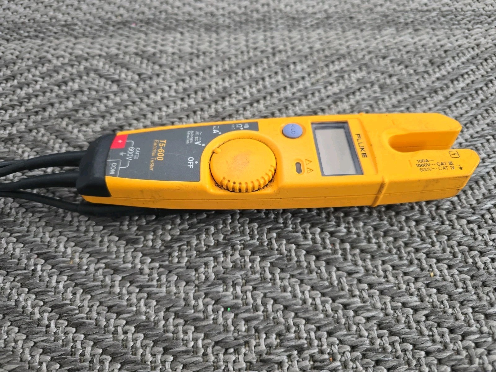 Fluke T5-600 Electrical Tester CAT III 600V Digital Multimeter Tested Works