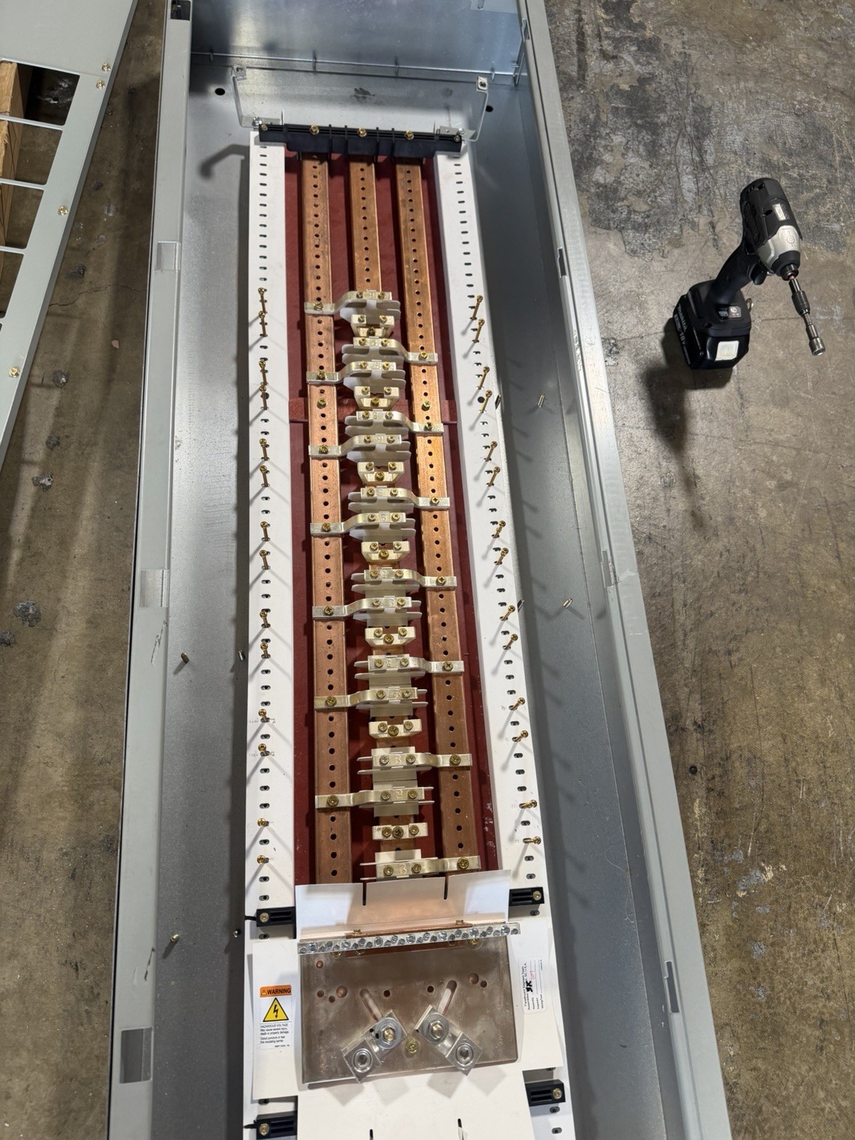 1-EATON PRL3X 250A 480/277V 3P4W MAIN BREAKER PANELBOARD NEMA 1 SURFACE 72” NEW
