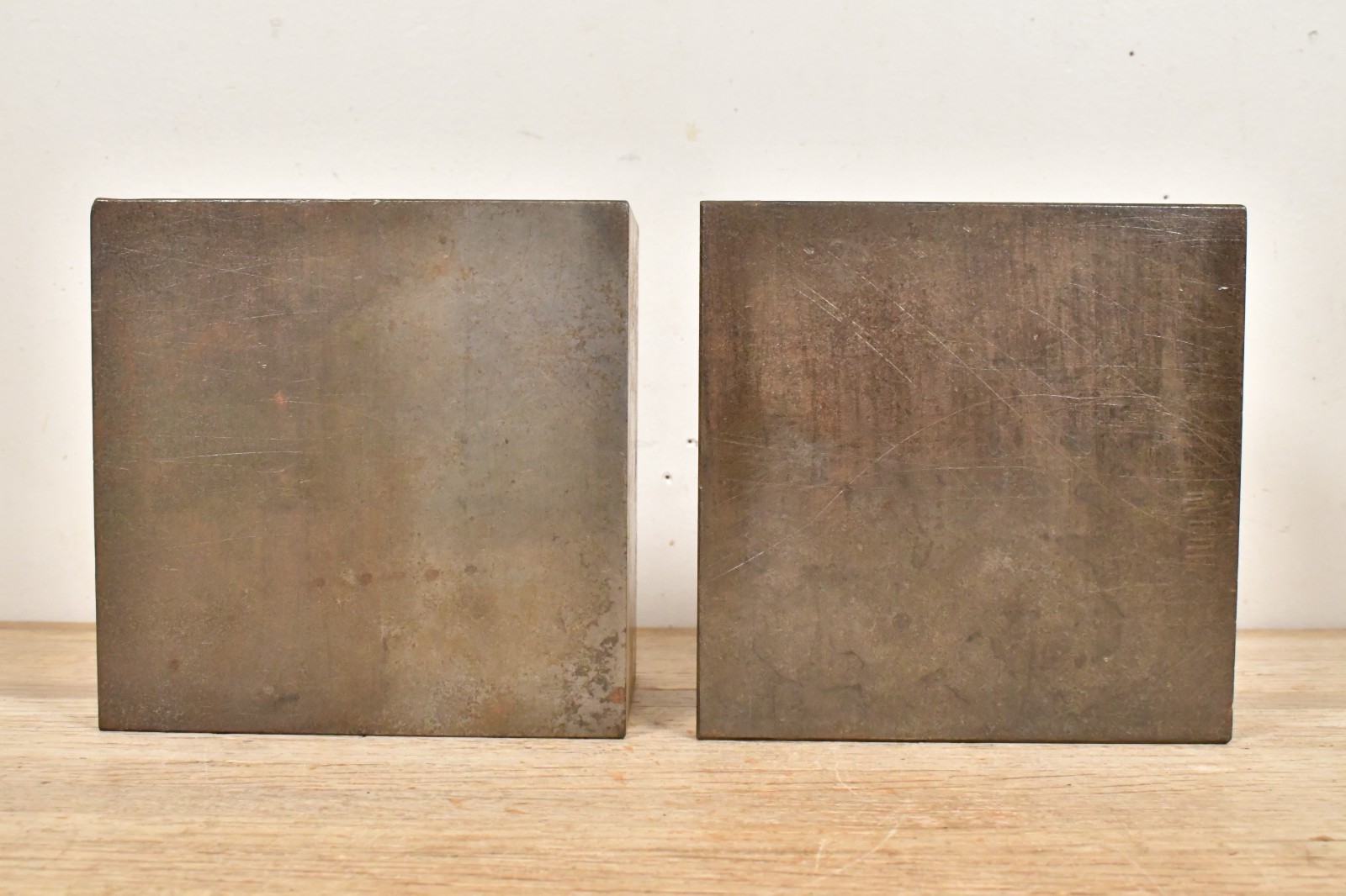 Set of 2 Vtg CHALLENGE ANGLE PLATES 4-3/4″ x 4-3/4″ x 2-3/4″ Inches Webbed