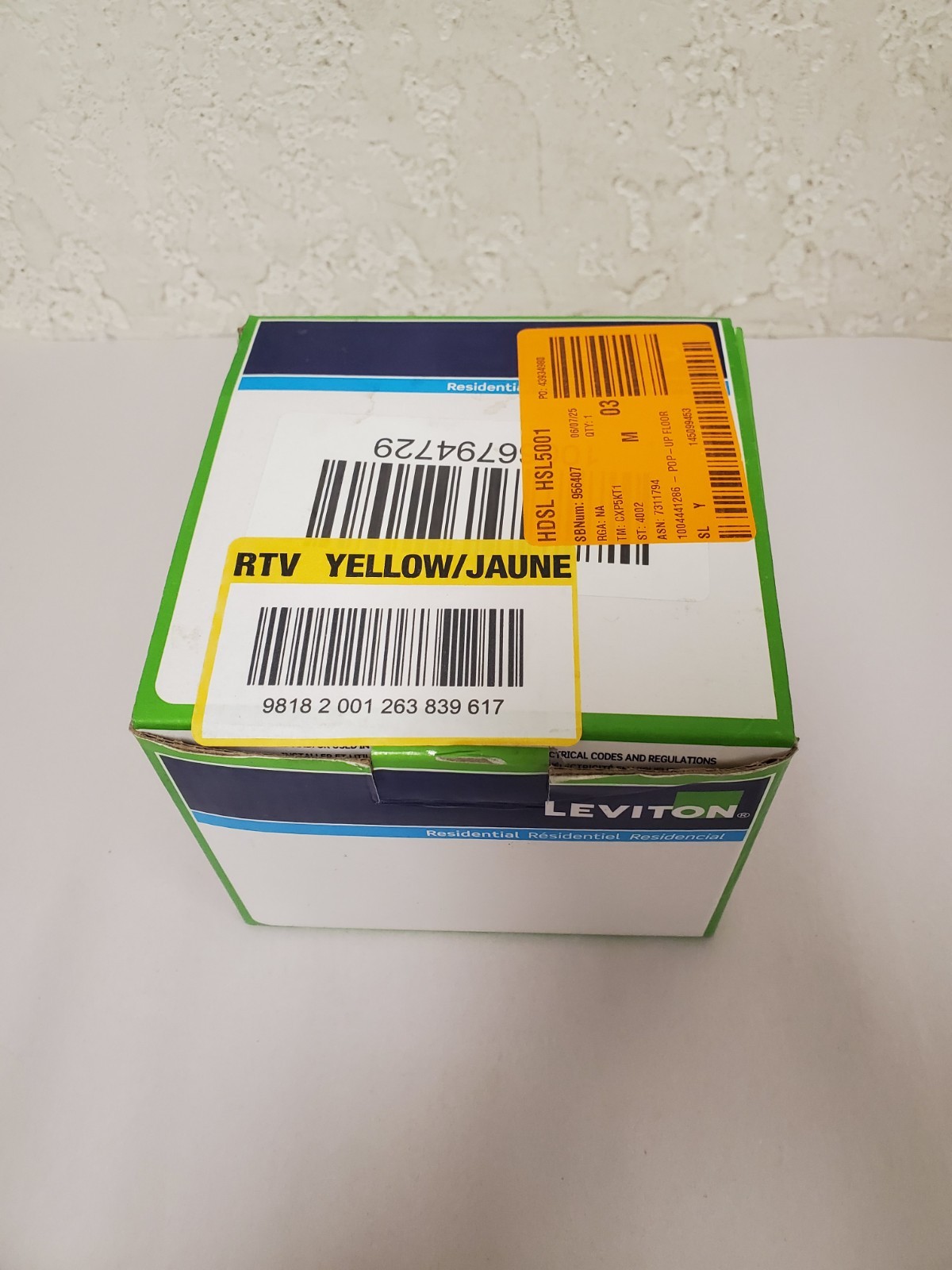 *READ DESC* Leviton Pop-Up Floor Box w/ 3.6 Amp USB Charger 15 Amp Outlet Bronze
