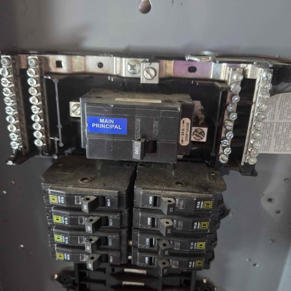 Square D QO 100 Amp 32-Space 32-Circuit Indoor Main Breaker with extra breakers