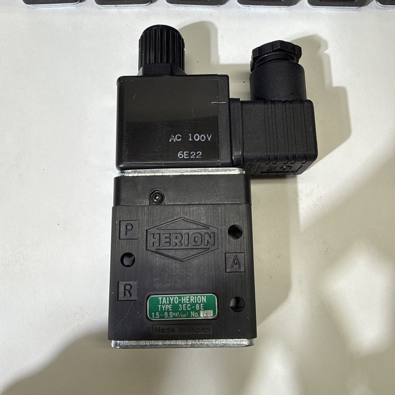 Lot of 7 – Taiyo Herion 3EC-8E Solenoid Valve AC100V 3-Port Pneumatic Amada