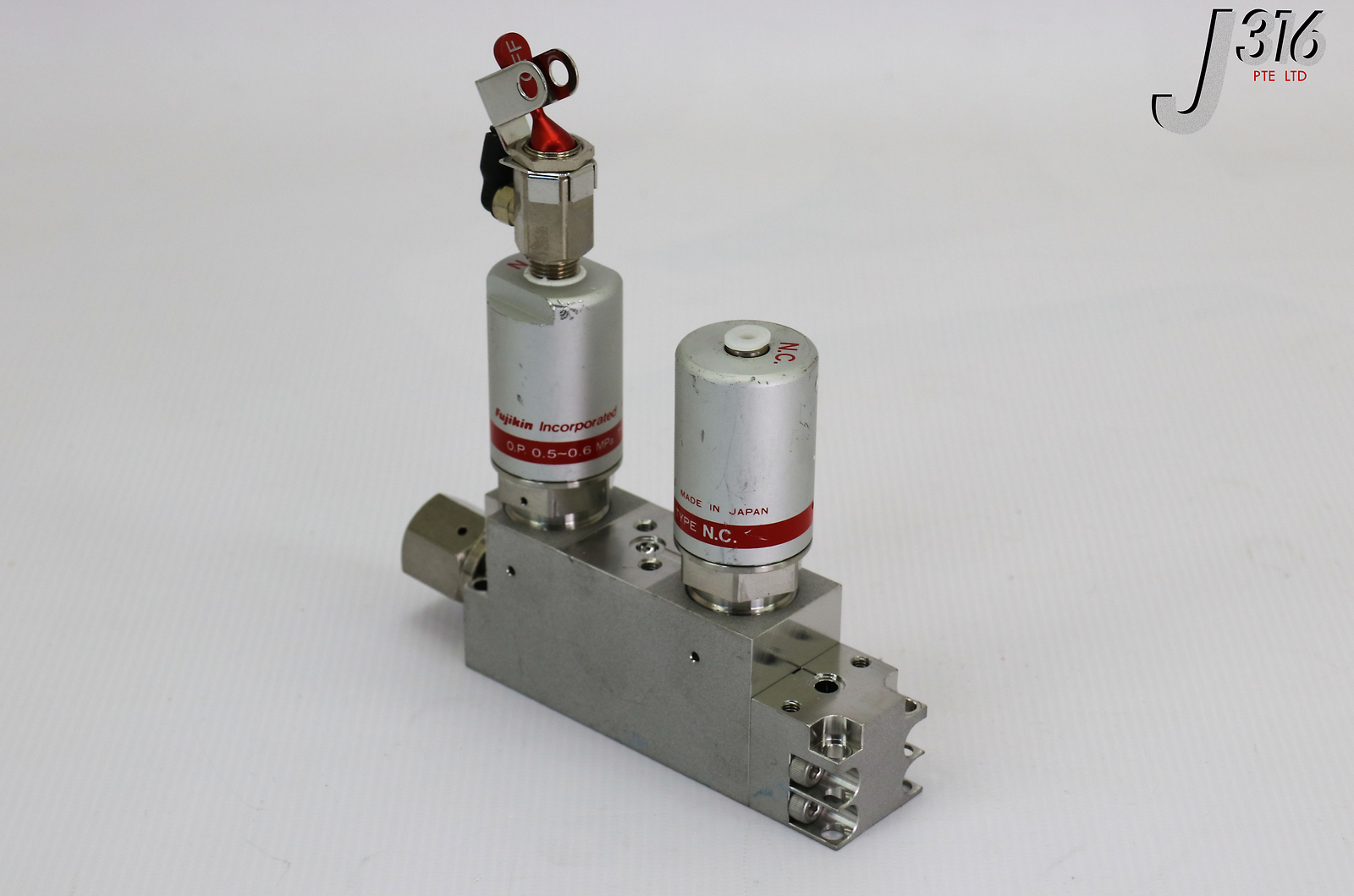 16960 FUJIKIN DIAPHRAGM BLOCK VALVES, TYPE N.C., O.P. 0.5~0.6MPA 477945