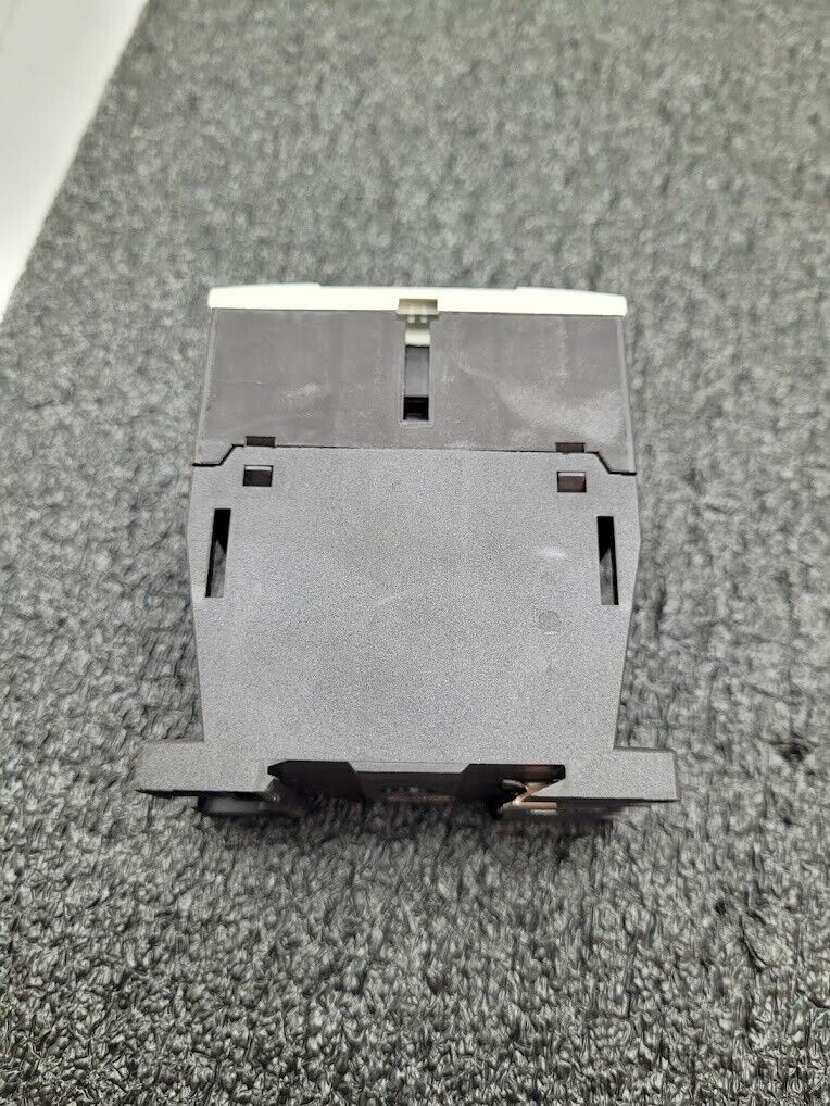 Eaton DIL M12-10 24V Coil AC OR DC Contactor 4 Pole XTCE012B10 DIN Rail 12A