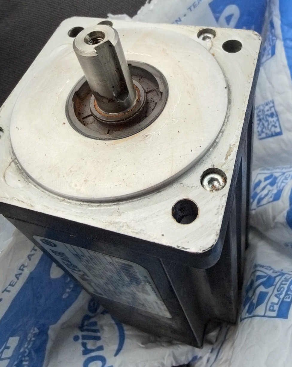 ALLEN BRADLEY VPL-B0753F-PJ12AS LOW INERTIA MOTOR