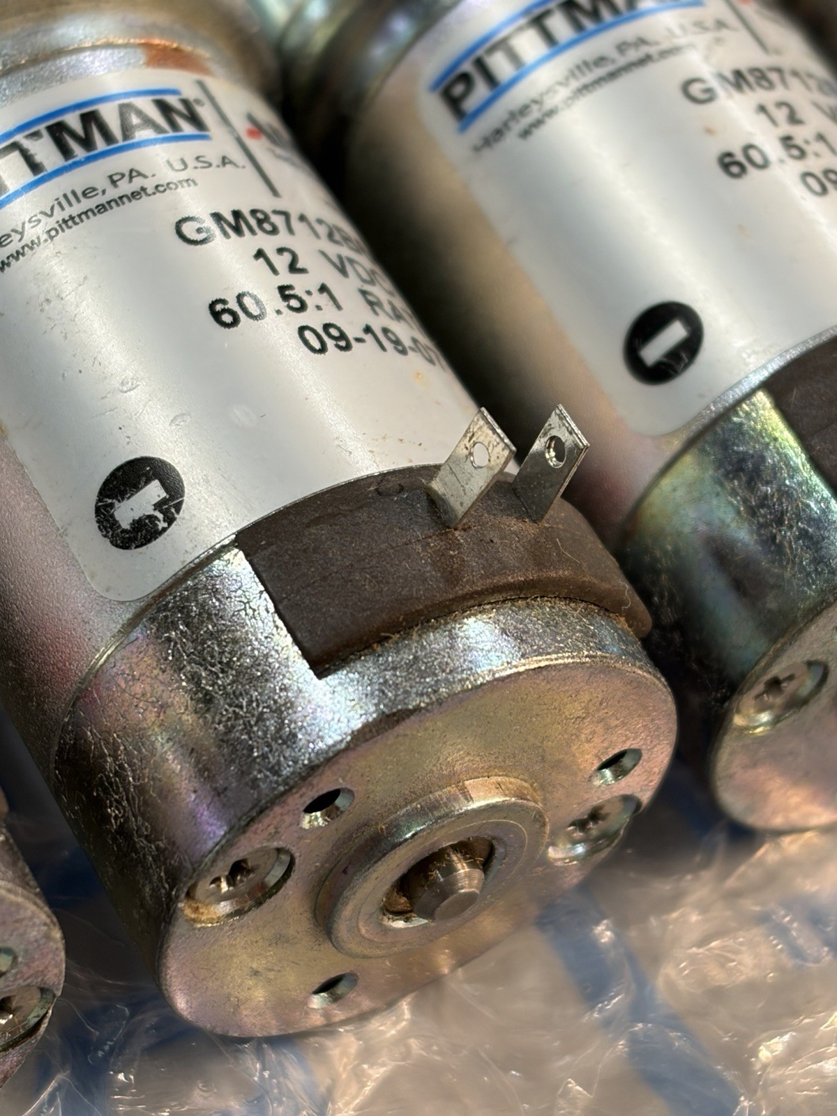 QTY 1 PITTMAN GEAR MOTOR 12 VOLTS 60.5:1 RATIO 3/16” SHAFT WITH FLAT CLEAN