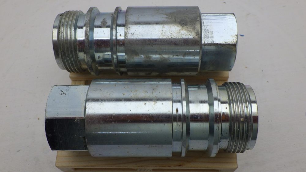 Lot of 2 Screw-to-Connect Flat Face Male Hydraulic Quick Couplers 3.84″ Length