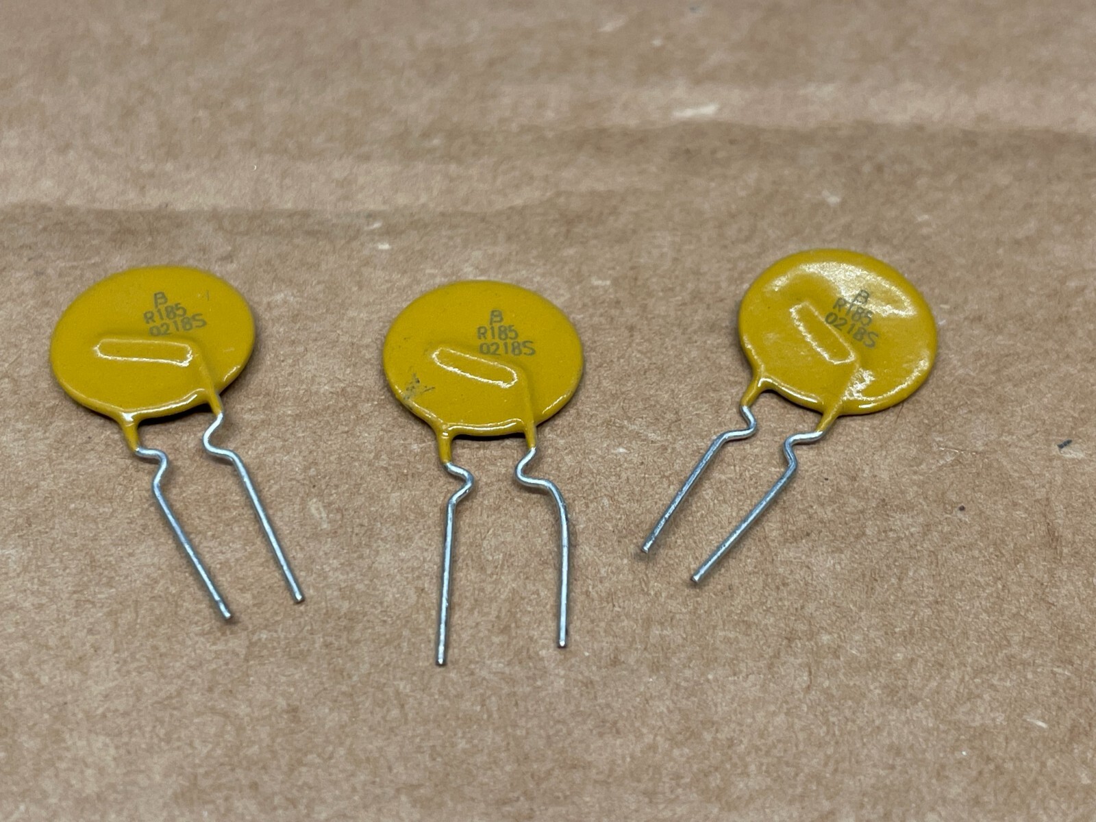 Bourns MF-R185 PTC PolyFuse Resettable 1.85 Amps 30 Volts Thermistor PPTC Qty 3