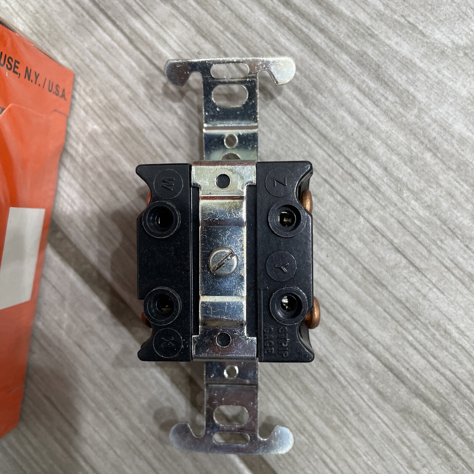 (C) (QTY 10) Pass & Seymour Single Receptacle NEMA 18-20R 7250 20A 120/208V⚡️