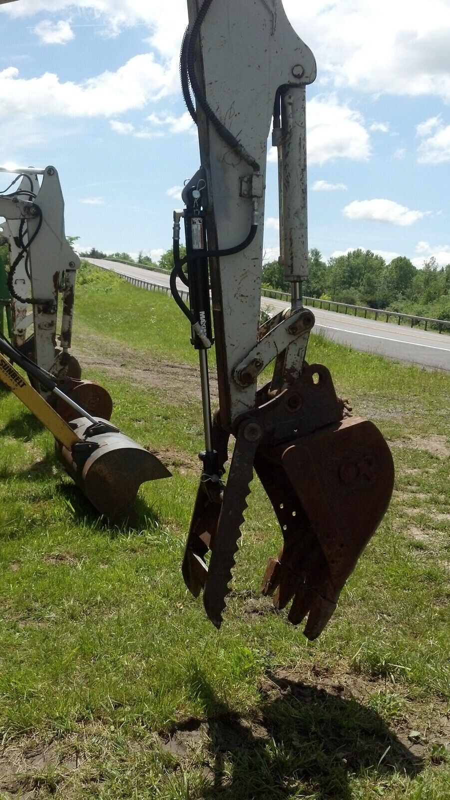 NEW MINI EXCAVATOR HYDRAULIC THUMB 40mm Wacker Nussan 28 IHI 35N