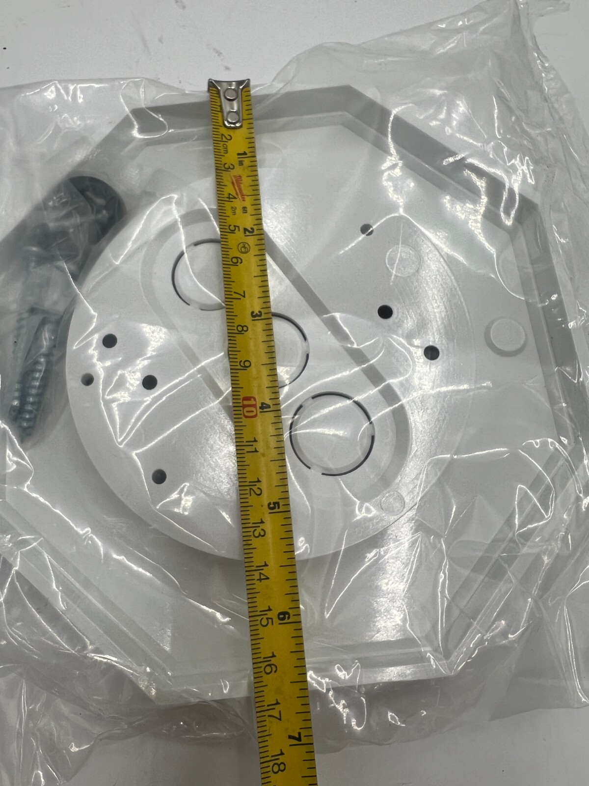 Siding Mounting Hardware 8161 White Wall Plate For Flat Surface Flat Double Lap