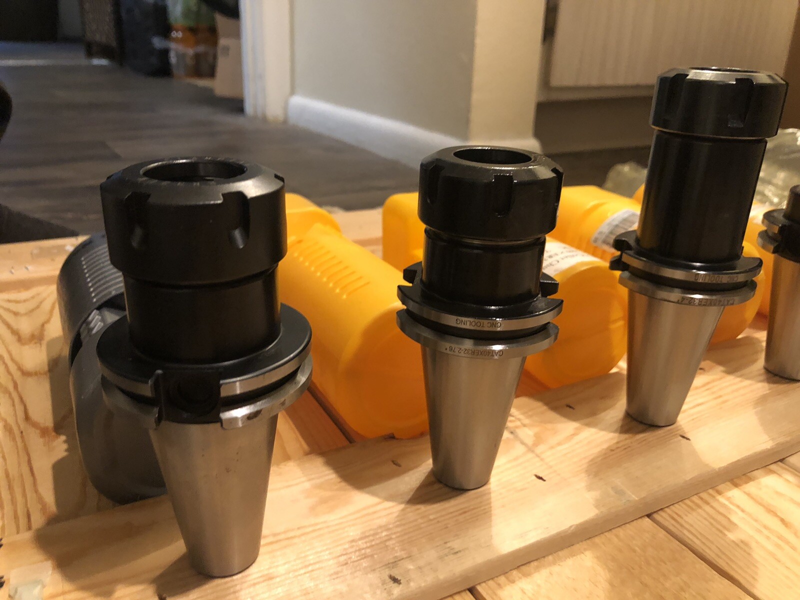 Several Cat40 tool holders as described. NEW