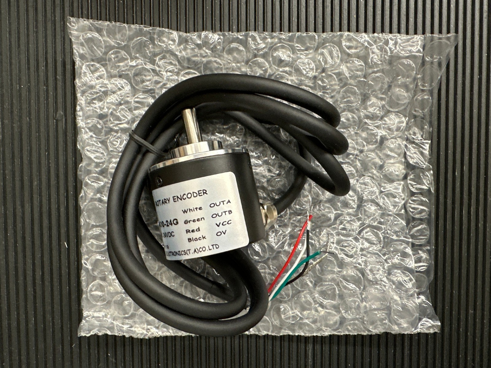 Lot of 2 – Taiss Incremental Rotary Encoders 600P/R DC 5–24V 6mm Shaft Optica