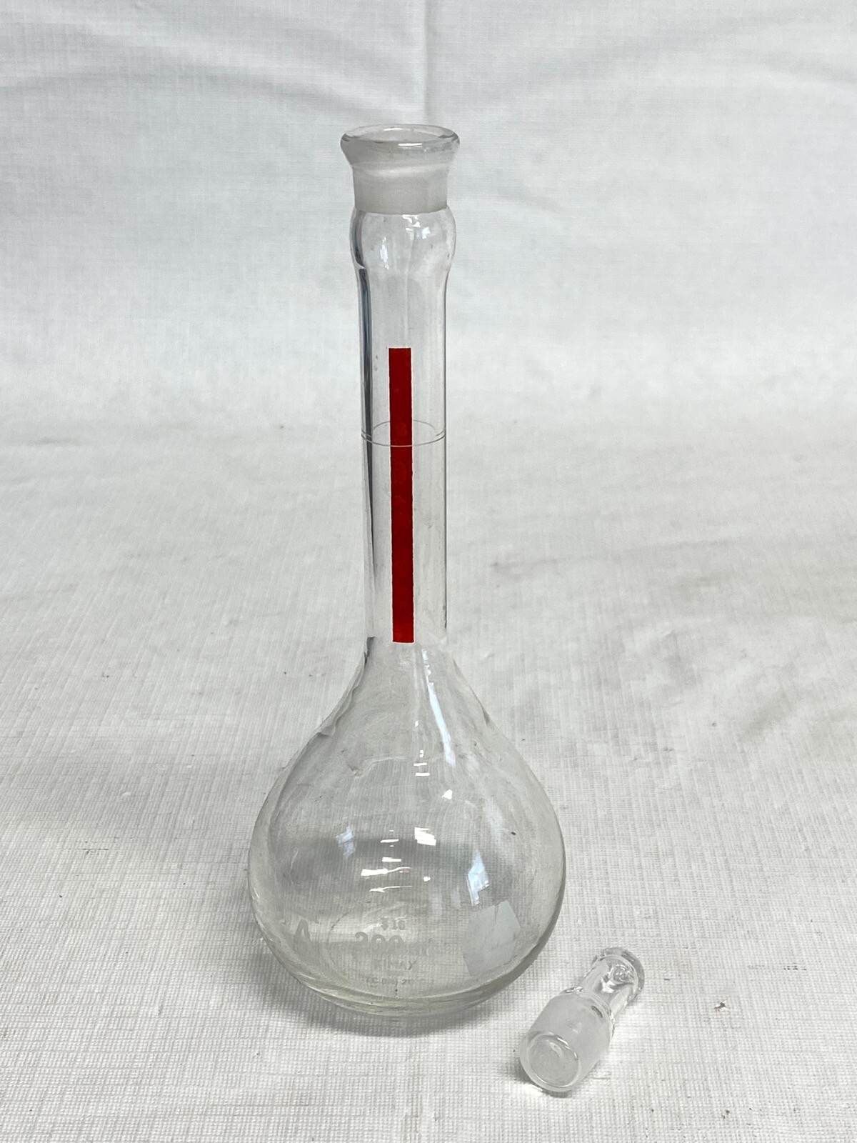 KIMAX Glass 200mL Class A TC Volumetric Flasks w/ Red Strip #16 Stpr 28013-200