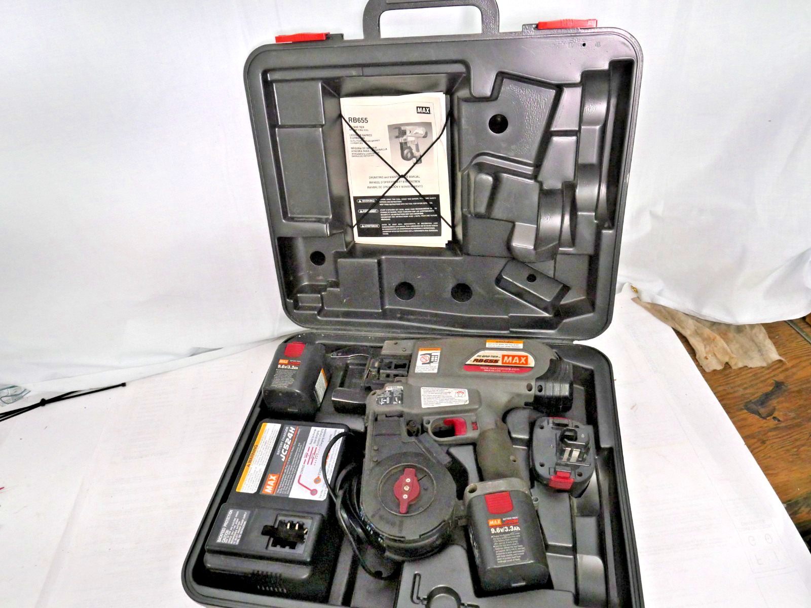 MAX RB655 Rebar Tier with (3) Batteries , Case ,Charger and Manual , Works Fine