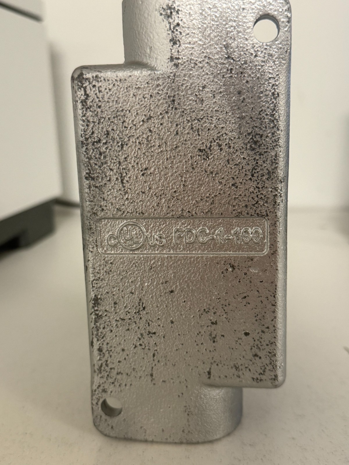 FDC-1-100 Malleable Iron Ridge Top Cast Device Box 1-Gang 1″