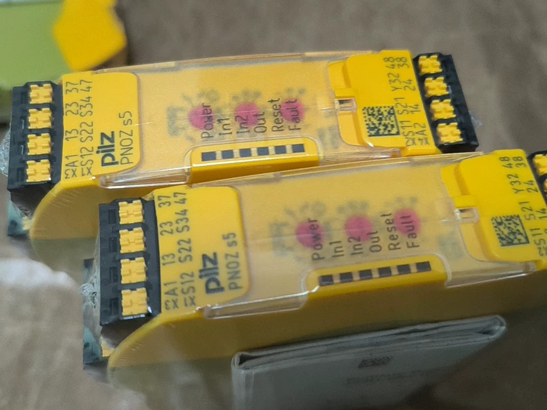 1PC New PILZ 750105 PNOZ S5 24VDC Safety Relay Fast Shipping