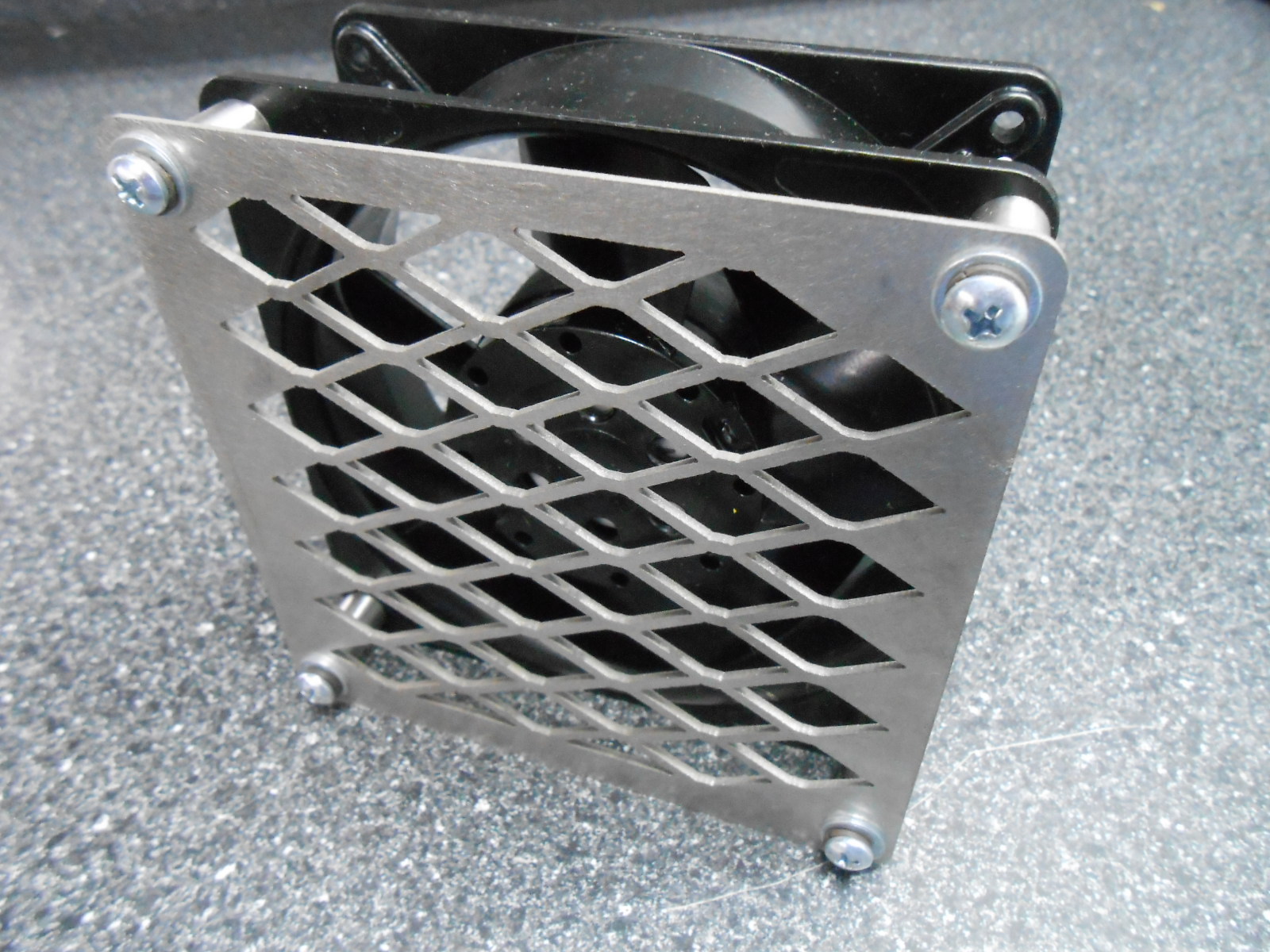 EBMPABST 4600Z 115VAC 50/60Hz 230/210mA 19/18W 114mm X 114mm X FAN WITH GUARD