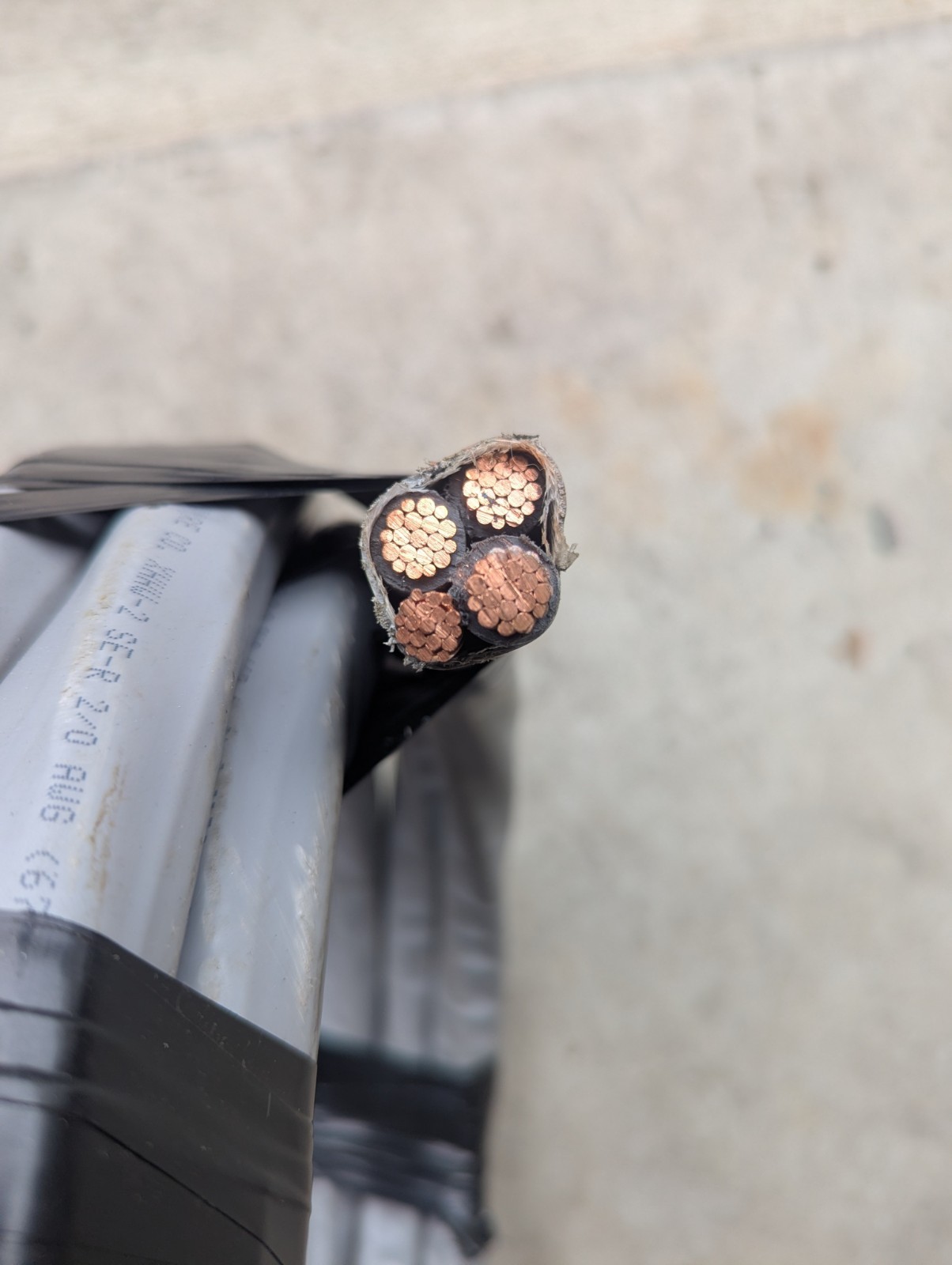 16′ – 1 AWG Plus Ground Wire Stranded Copper Service Entrance Cable – Gray