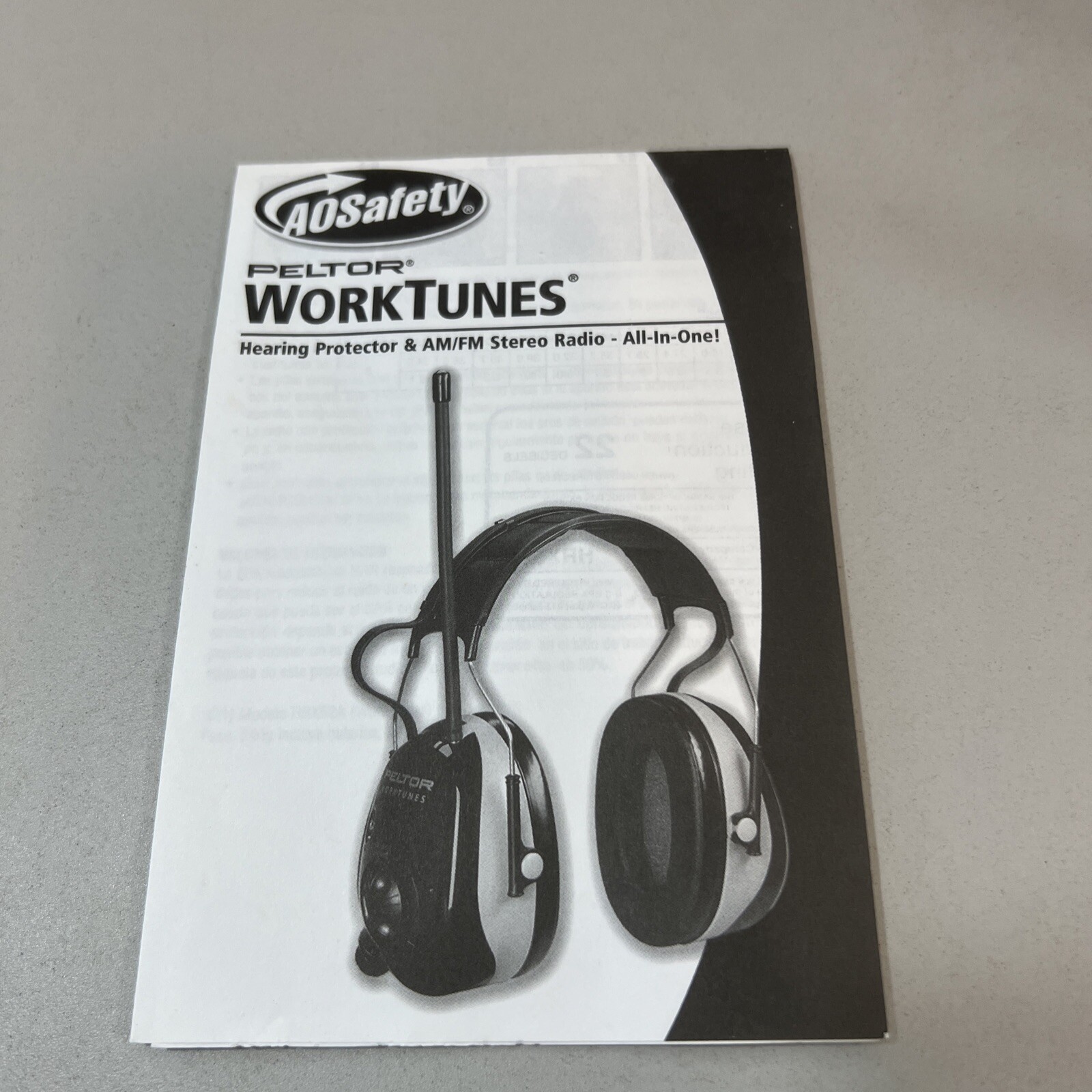 Peltor AO Safety Work Tunes AM/FM Headphones HRX52A Worktunes Mowing Yard work