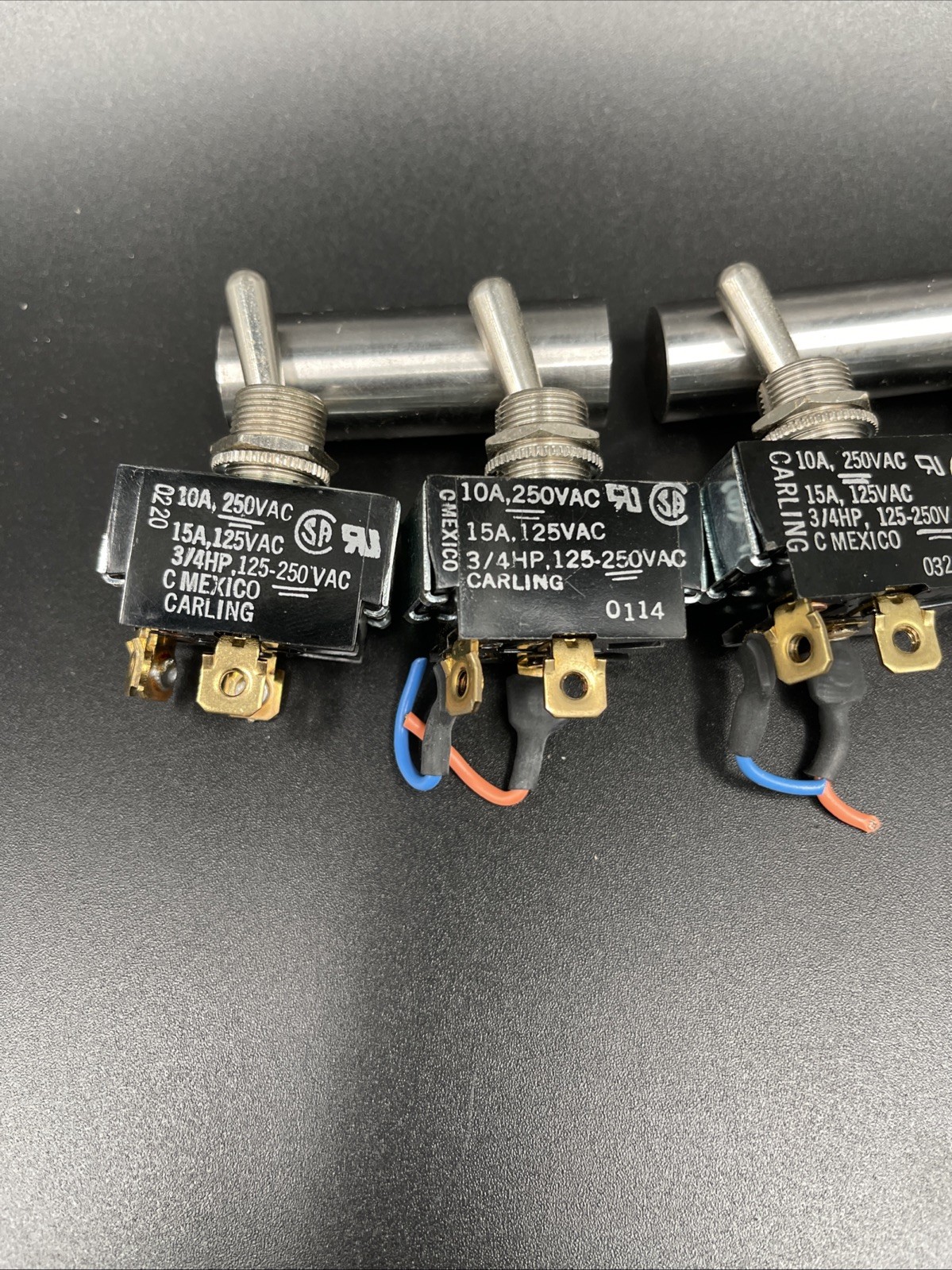 Carling Toggle Switch 10A, 250V AC 15A 125V AC 3/4 HP 125-250V AC Lot 4