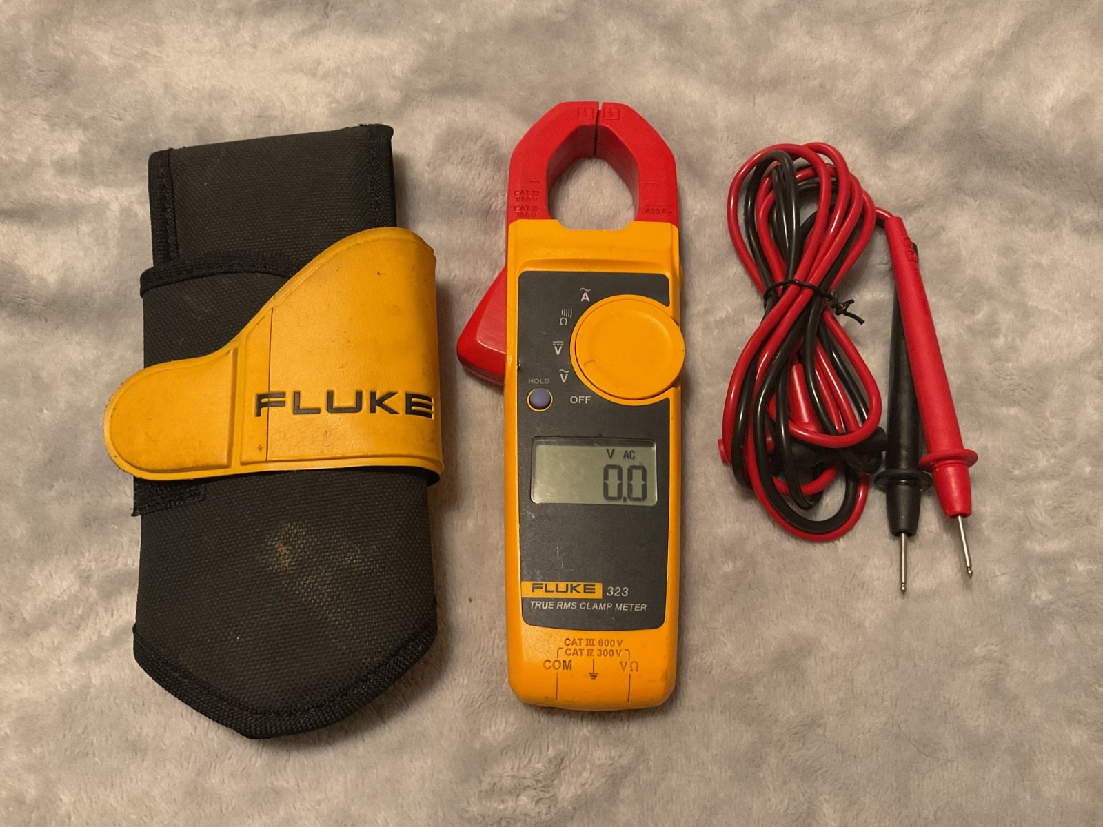 Fluke 323 True RMS Digital Clamp Meter