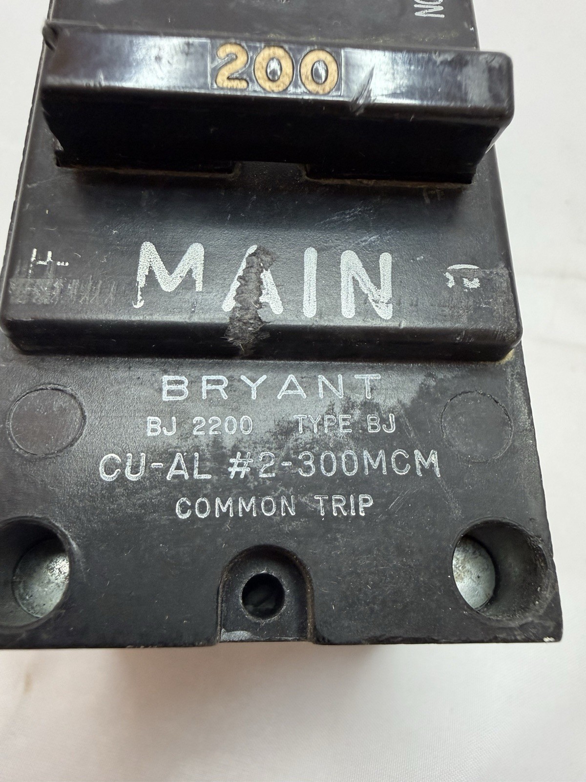 Bryant BJ2200 200A Main Circuit Breaker Common Trip AC On/Off