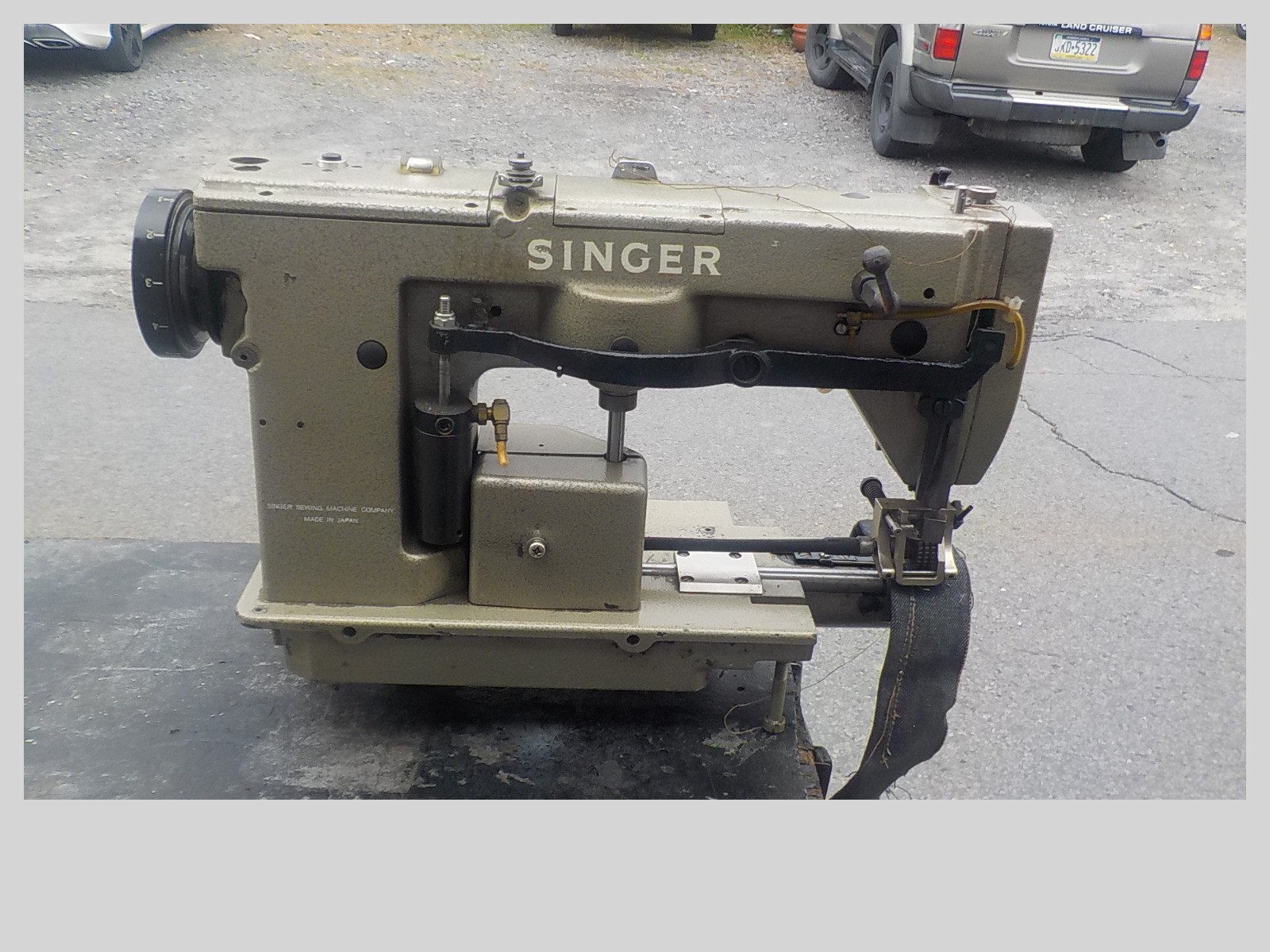 Industrial Sewing Machine Singer 591,one needle with puller ,hemming
