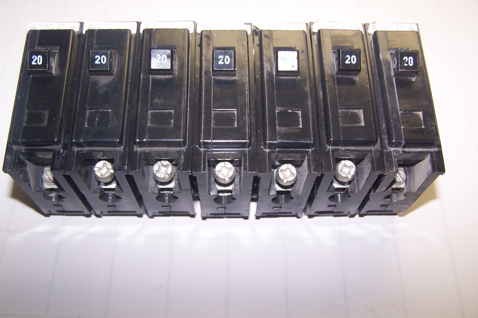 (7) CUTLER HAMMER 20 AMP CIRCUIT BREAKERS 120/240 VOLT 1 POLE BA1020, BA120
