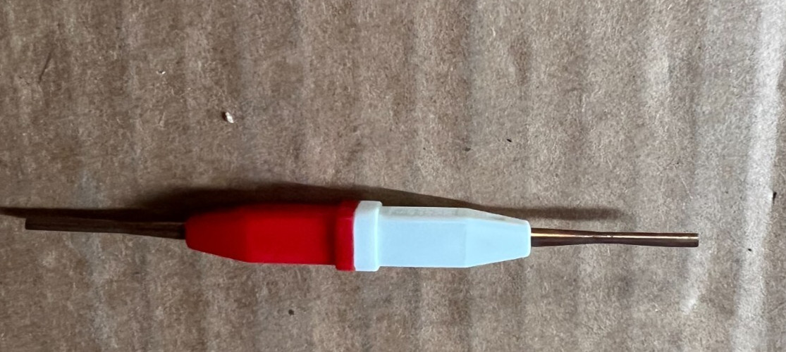 AMP/TYCO 91067-2 Insertion / Extraction Tool – Red/White Solid Plastic Body New