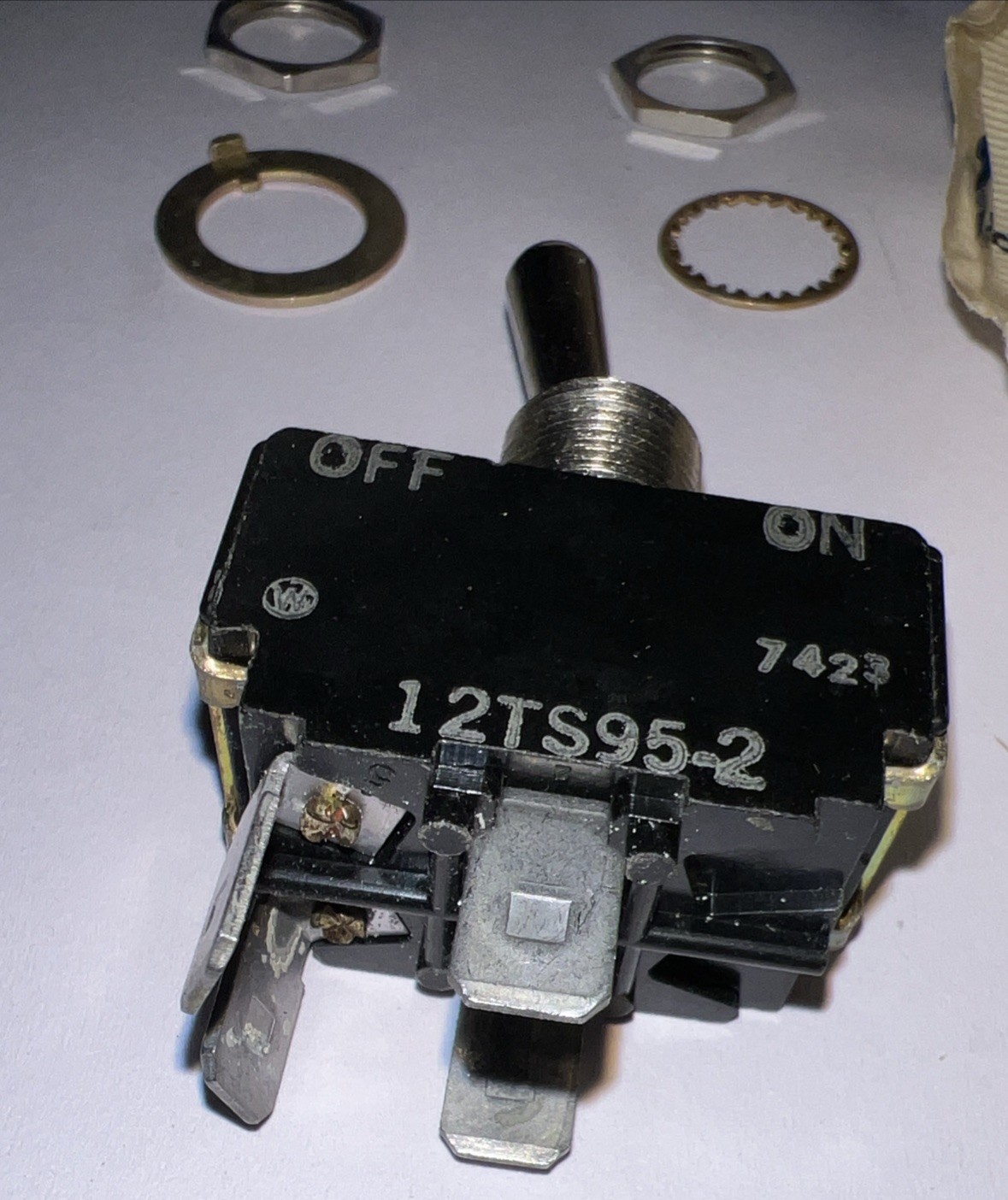 HONEYWELL 12TS95-2 Toggle OFF ON DPST 15 A 125 VAC/250 VAC NEW in SEALED PACKAGE