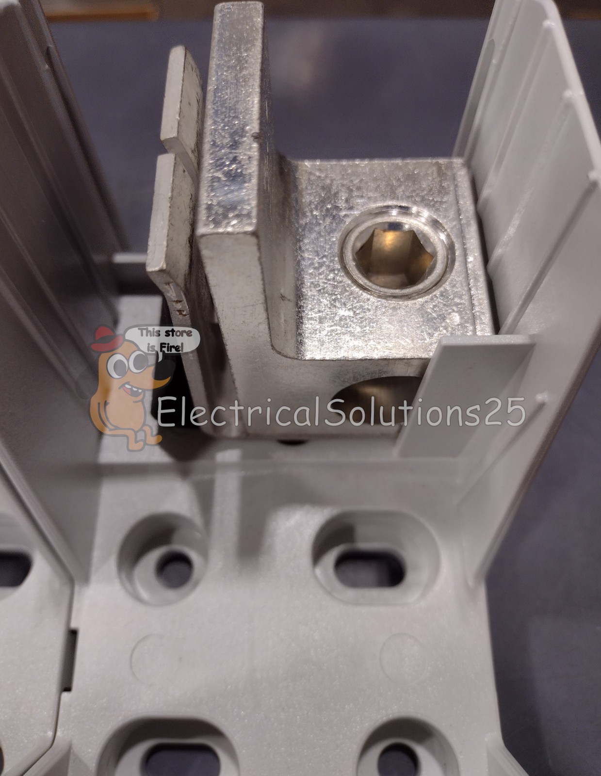 New Eaton JM60400-3MW16 400A 600V 3-Pole Class J Fuse Block – Free Shipping