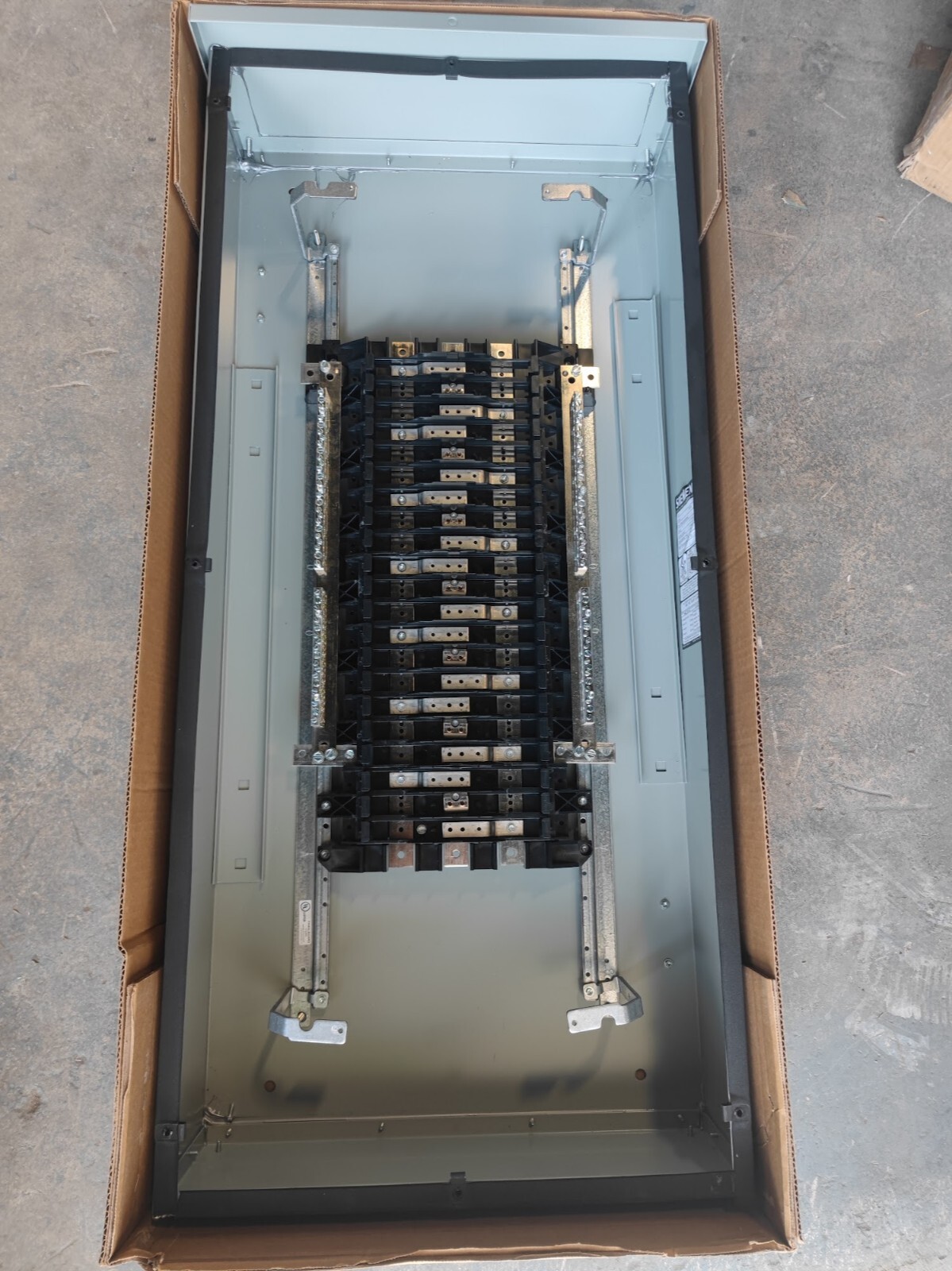 SIEMENS 250 AMP PANELBOARD 480 277 V 3PH 4W 42 Cir NEMA 3R Outdoor Enclosure
