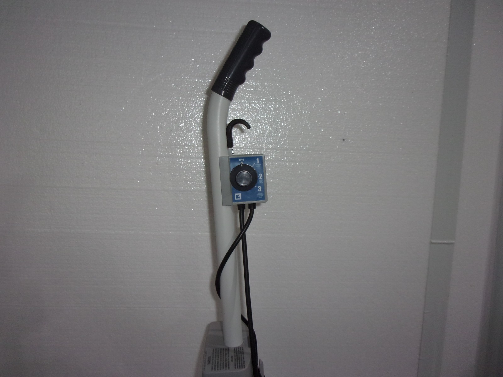 Koblenz P820 The Cleaning Machine Shampoo Polisher 3 Speed + Brushes