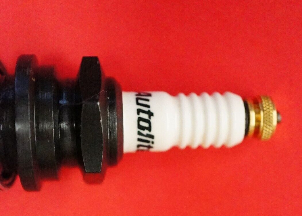 IHC McCORMICK DEERING «M» 1.5HP Stationary Engine Spark Plug Wire & Thumb Nut