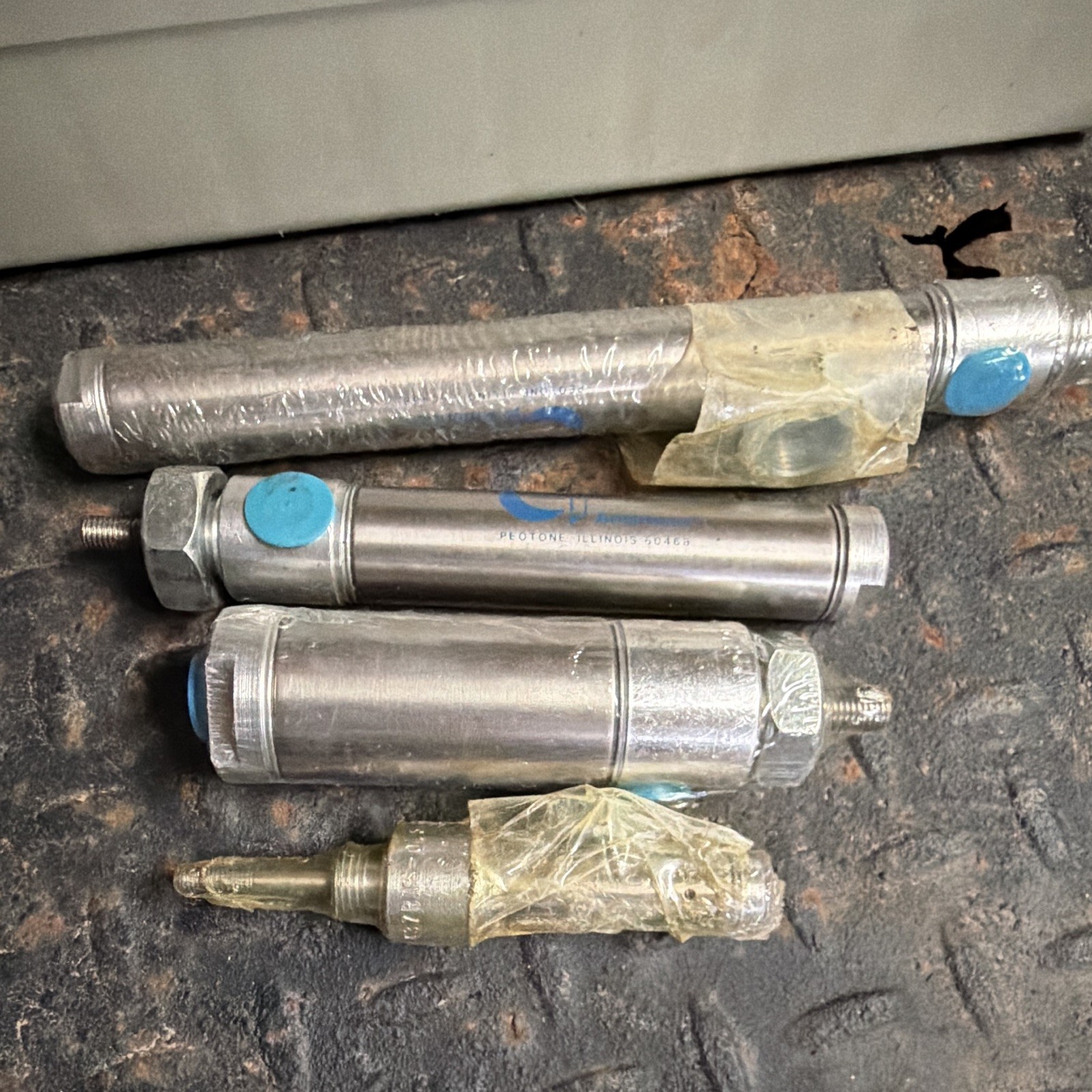 American Double-Acting Pneumatic Single-Rod Cylinder assortment of sizes