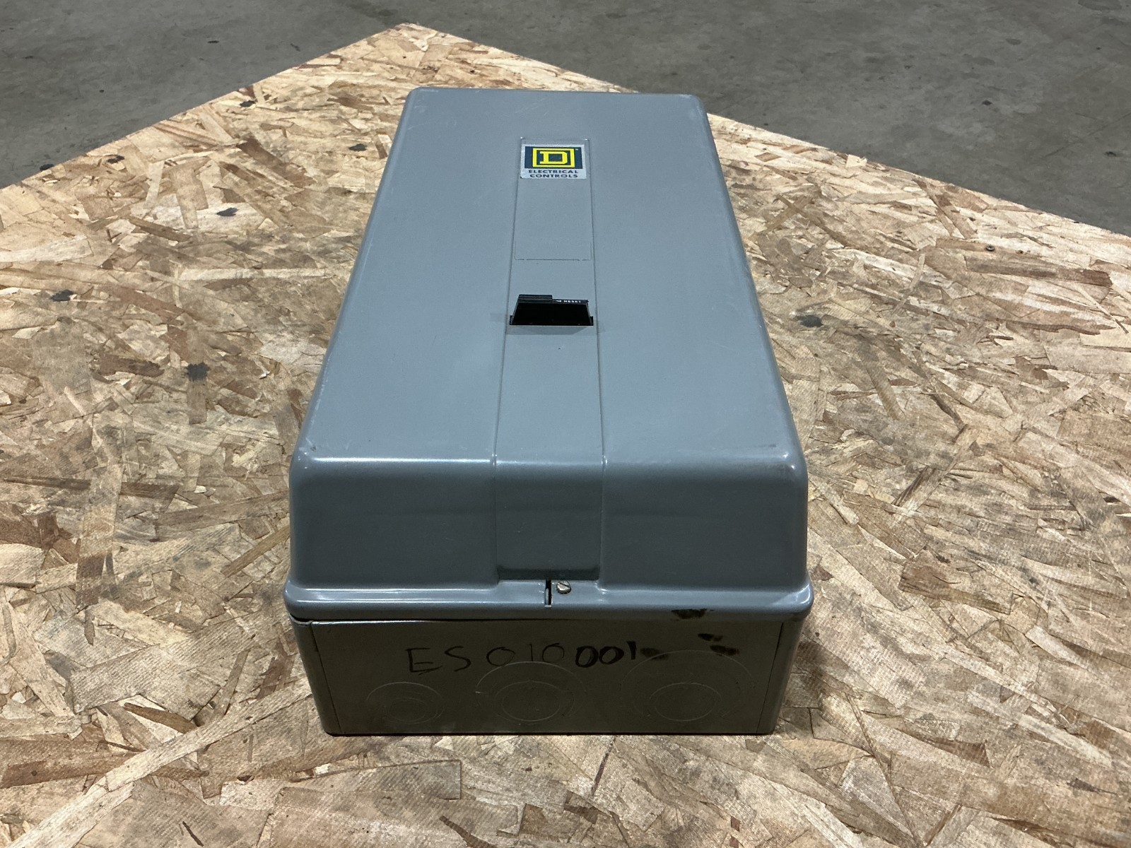 New Square D 8536SEG1V02S Ser A AC Magnetic Starter 110/120V 50/60HZ – No Box