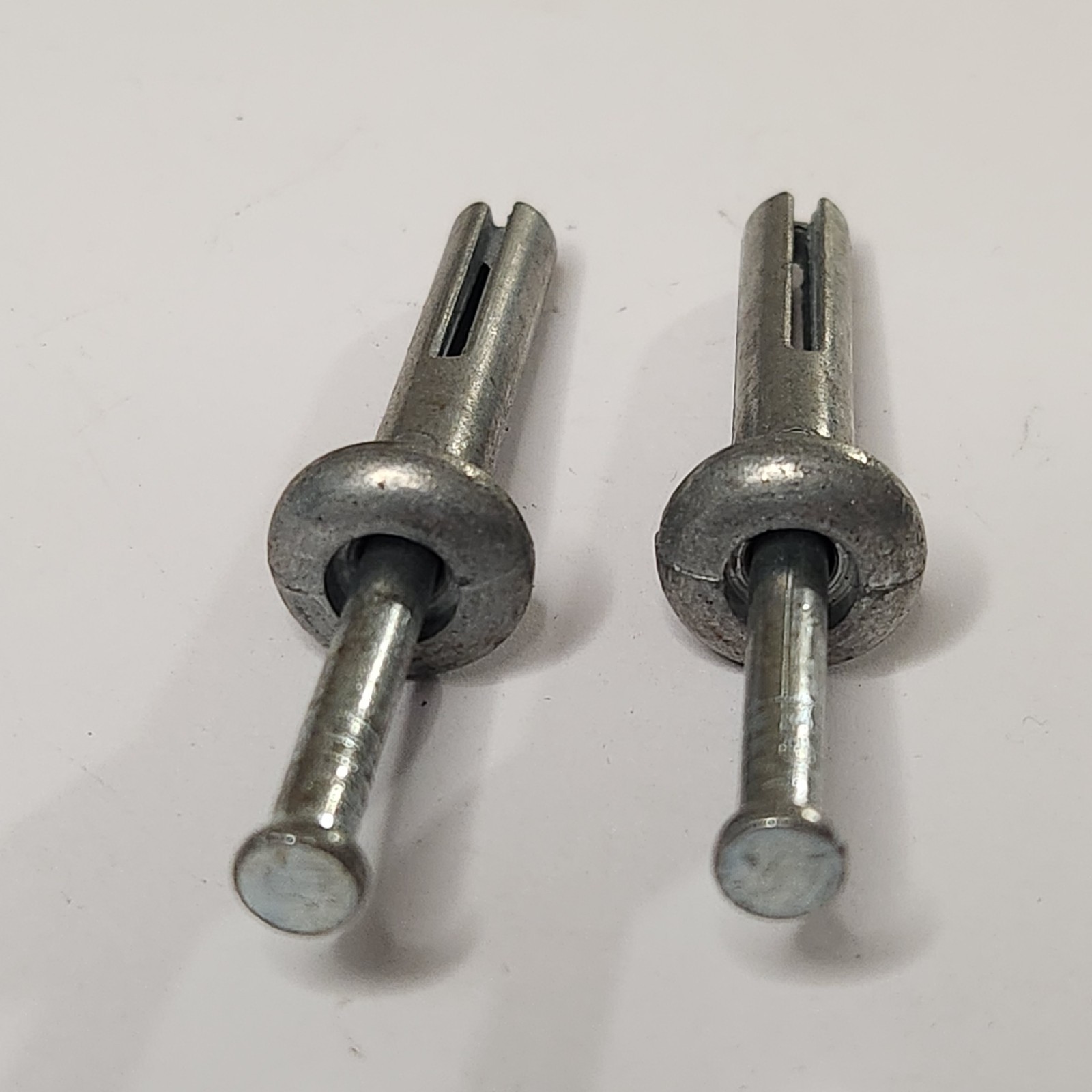 1/4 x 1-1/4″ Hammer Drive Anchors US Anchor H1412 Box of 100 pcs
