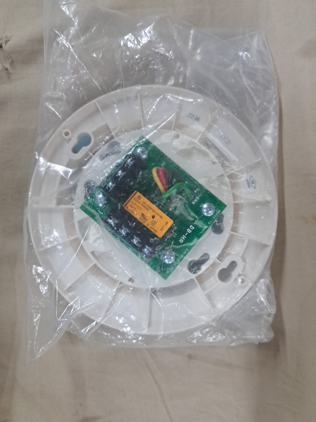 New Siemens DB-HR 500-033220 Fire Alarm Smoke Detector Base Sealed Free Shipping
