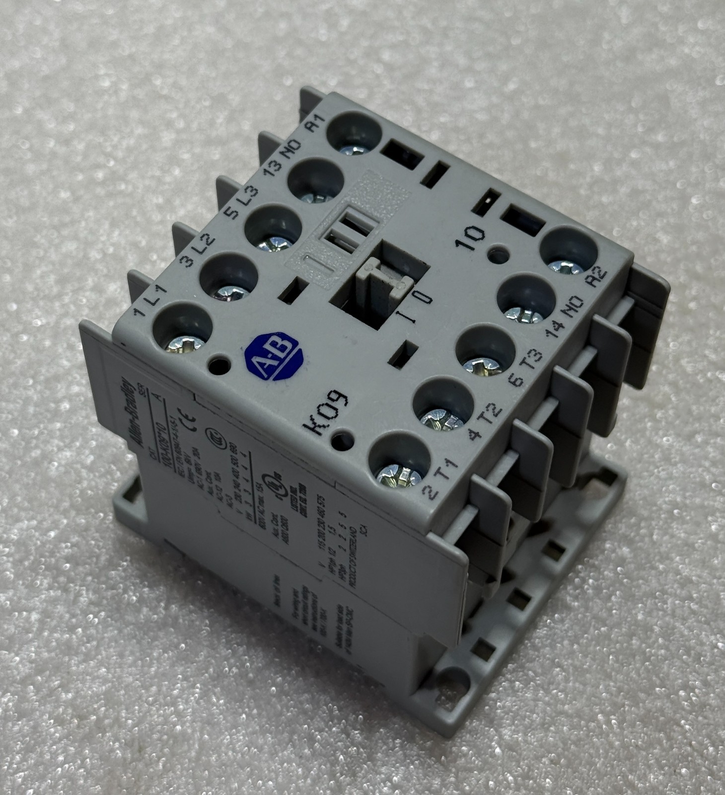 ALLEN-BRADLEY Mini contactor 100-K09*10 24V 50/60HZ 100-K09KJ10