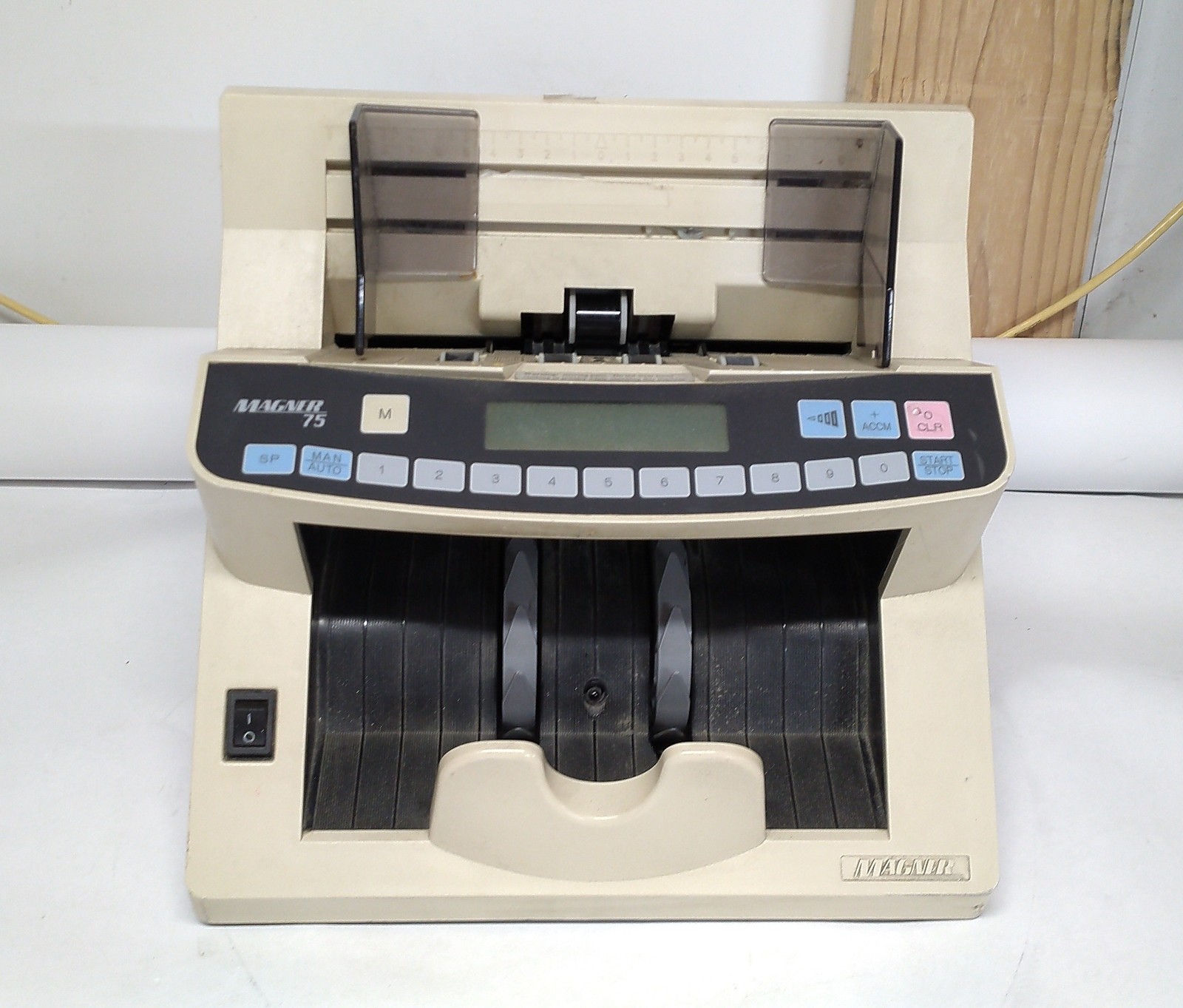 Magner 75 UM Currency Counter with Counterfeit detection