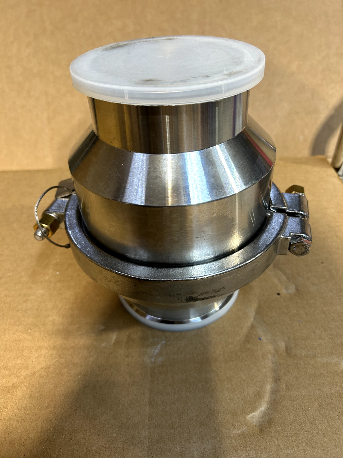 VNE 45C-64.0-V STAINLESS CHECK VALVE SPRING 4″ CLAMP CONNECTION 145PSI NEW